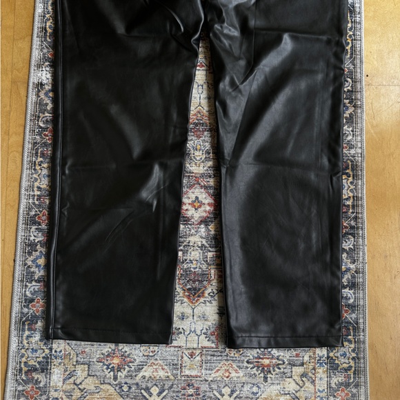 New Abercrombie & Fitch Vegan Leather 90’s Straight Ultra High Rise pant 16 long - Picture 6 of 16